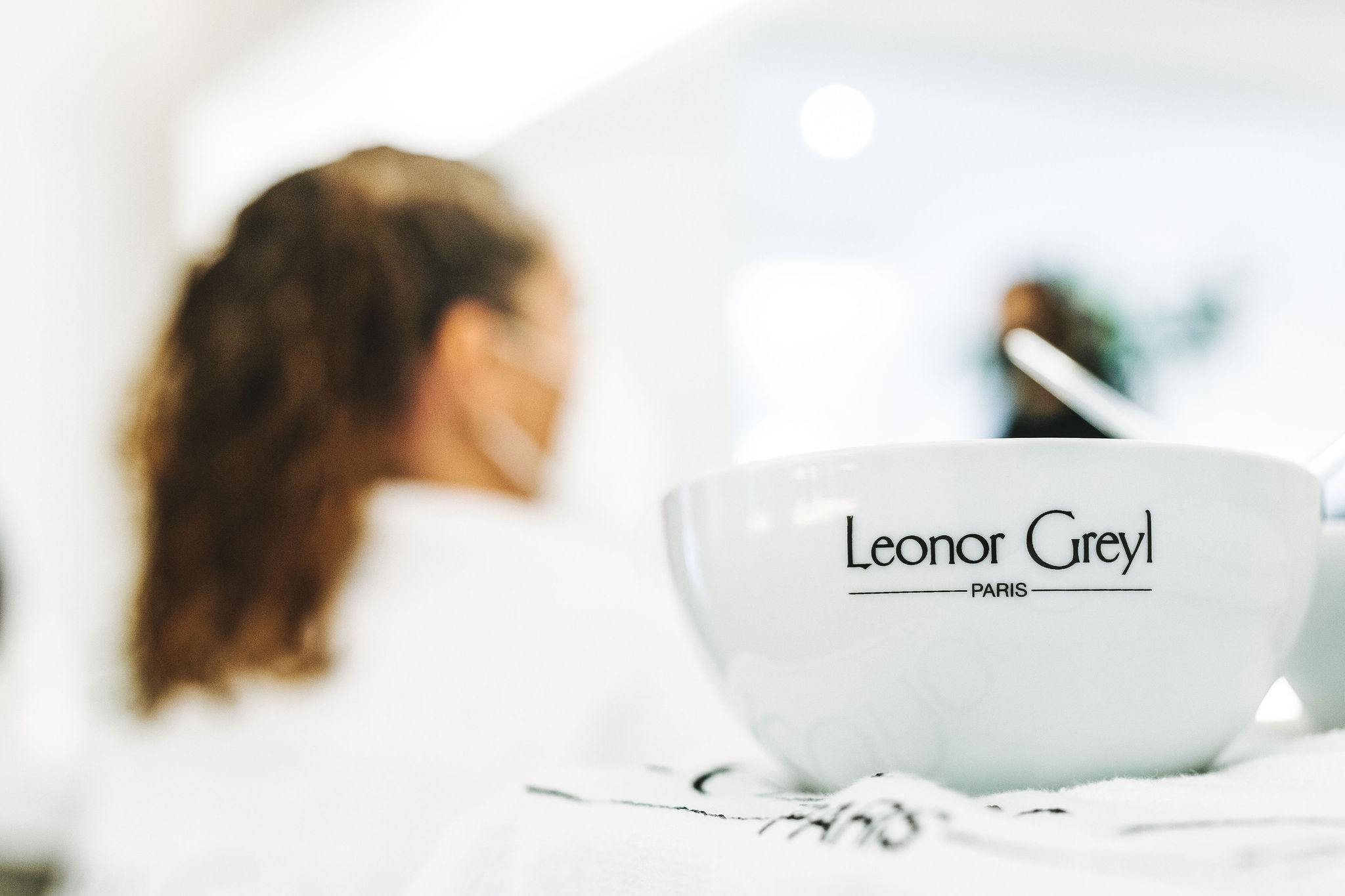 Leonor Greyl Treatment, Schale mit Logo